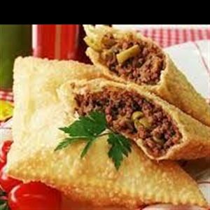 2 PASTEIS FEIRA RECHEIO DE CARNE COM QUEIJO