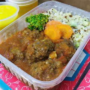 ALMÔNDEGAS AO POMODORO COM ARROZ INTEGRAL