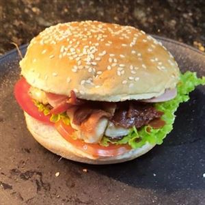 Bacons Burger, R. Cesário Silva, 333A - Qd 140 Lt 13 - Centro, telefone +55  62 98527-9755