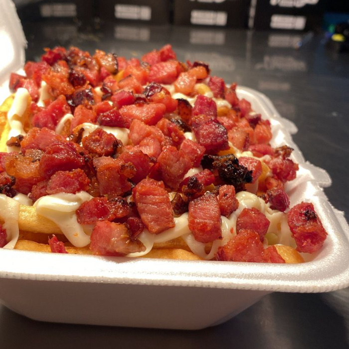 BATATA FRITA C/ REQUEIJÃO E BACON