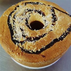 BOLO COCO COM CHOCOLATE