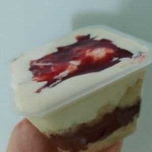 BOLO DE POTE BRIGADEIRO COM MORANGO