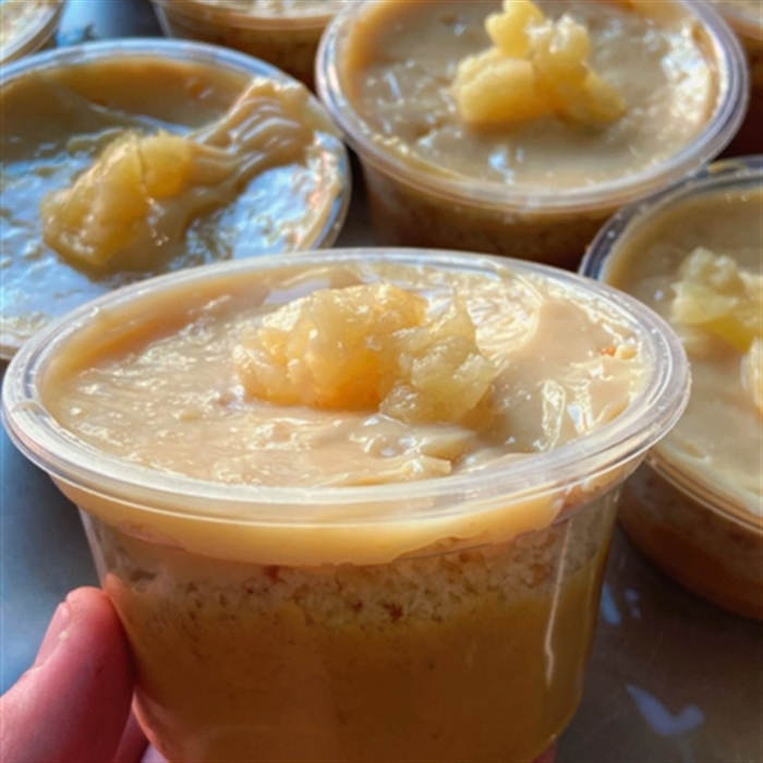 Bolo de pote doce de leite com abacaxi