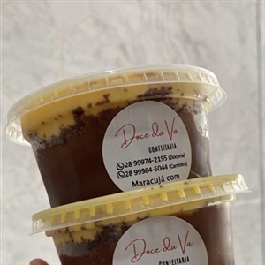 Bolo de pote Maracujá com brigadeiro