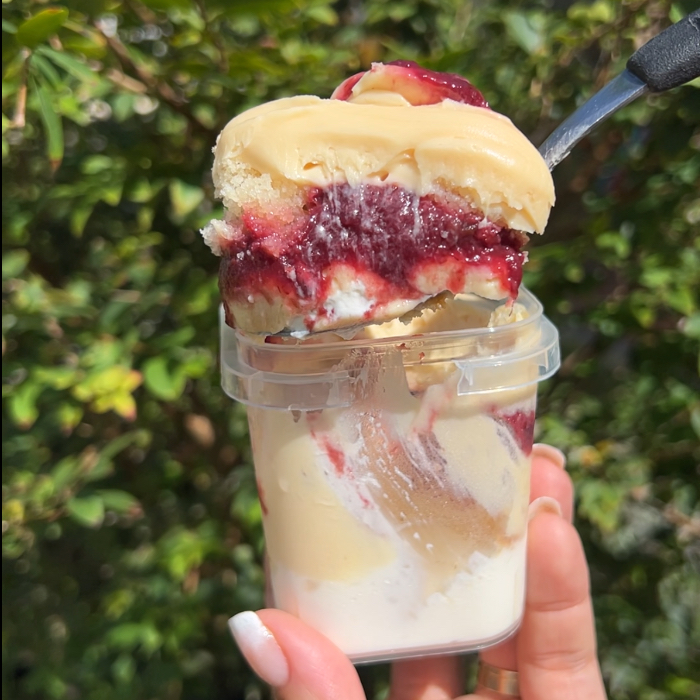 BOLO NO POTE NINHO & GELEIA DE FRUTAS VERMELHAS