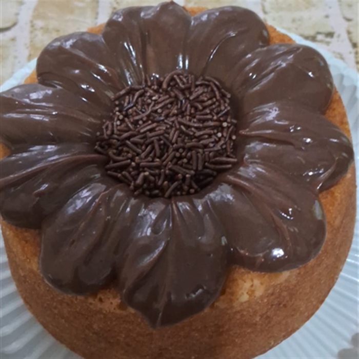 BOLO VULCÃO CENOURA COM BRIGADEIRO TRUFADO