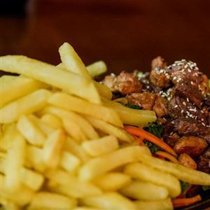 BULGOGI COM FRITAS FRANGO
