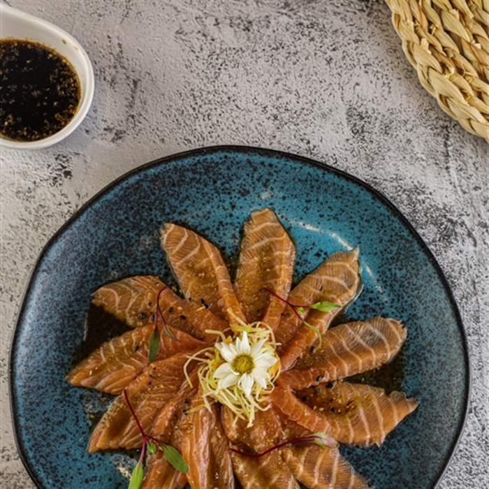 Carpaccio de Salmão ao Molho Ponzu