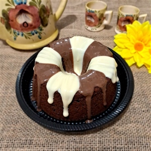 CASEIRINHO SABOR CHOCOLATE, COBERTURA DE BRIGADEIRO TRUFADO E BRIGADEIRO BRANCO