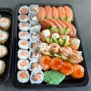 COMBINADO SUSHIMINEIRO (44PÇS) GRATIS +8 HOT FILADELFIA