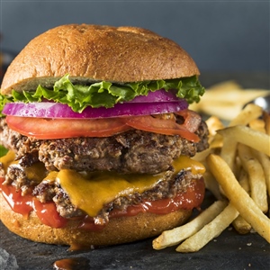 COMO 2 BURGER DUPLO AMERICANO + 2 FRITAS + REFRI 1,5L