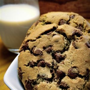 COOKIE TRADICIONAL COM GOTAS DE CHOCOLATE