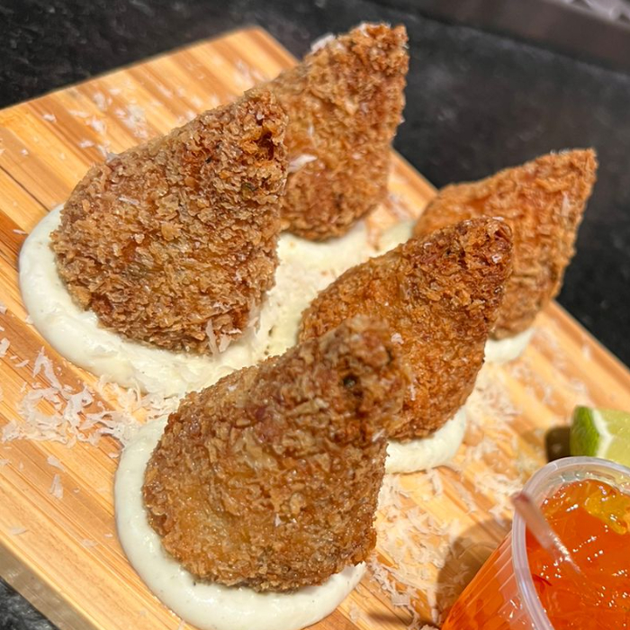 COXINHA DE CAMARÃO COM BACON E CATUPIRY