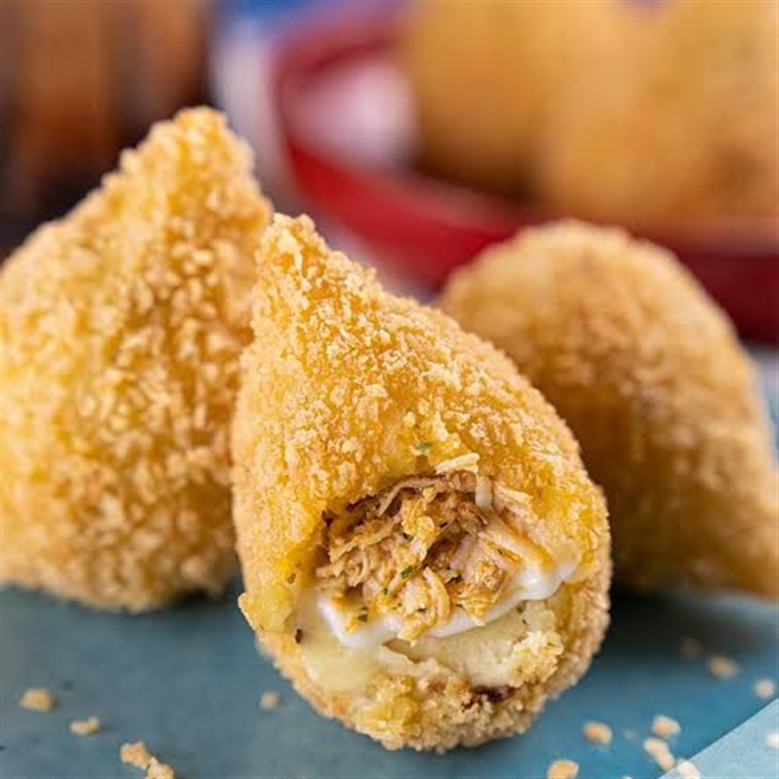 COXINHA FRANGO COM CATUPIRY