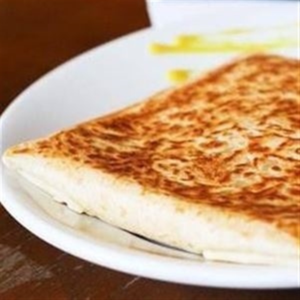 CREPE PRESUNTO, MUSSARELA, CATUPIRY, TOMATE E ORÉGANO.