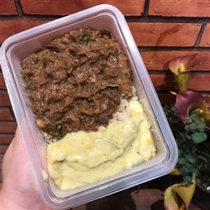 Cubos de Carne de Boi ao Molho Madeira,Arroz Integral e Creme de Milho