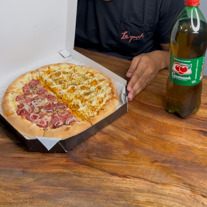 DOIS SABORES COM BORDA CATUPIRY (GRANDE 8 FATIAS) + GUARANA 1,5