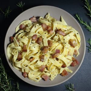 FETUCCINE À CARBONARA - 1 PESSOA
