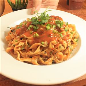 FETUCCINE AO MOLHO SUGO - 1 PESSOA