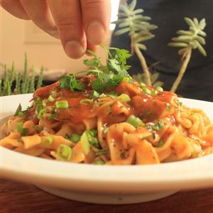 FETUCCINE AO MOLHO SUGO - 2 PESSOAS