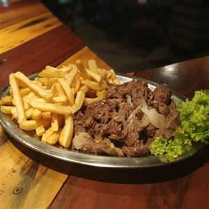 FILÉ COM FRITAS