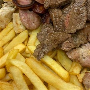 FILÉ COM FRITAS