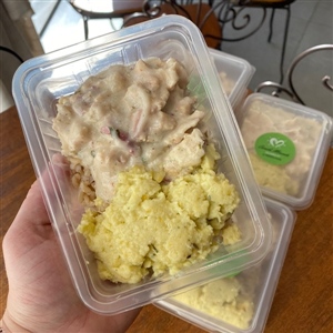 Frango ao Molho Bacon, Arroz Integral e Creme de Milho