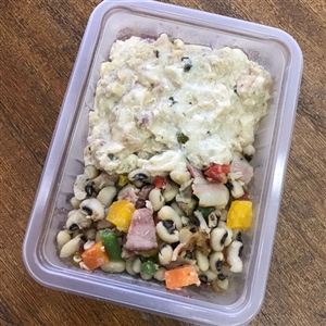 Frango ao Molho Bacon com Salada de Feijão Fradinho