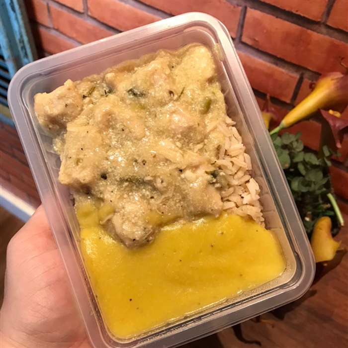 Frango ao Molho Mostarda, Arroz Integral e Purê de Banana da Terra
