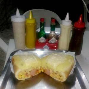 14 - Hot Dog Tradicional + Frango + Cheddar + Requeijão