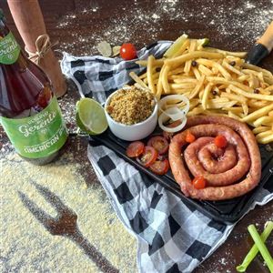 LINGUIÇA SUINA COM AIPIM OU FRITAS