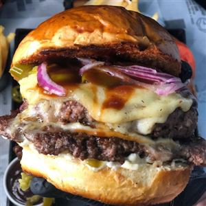 BURGER MAJESTOSO + FRITAS