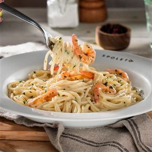 MASSA ITALIANA AO MOLHO ALFREDO COM TIRAS DE FRANGO