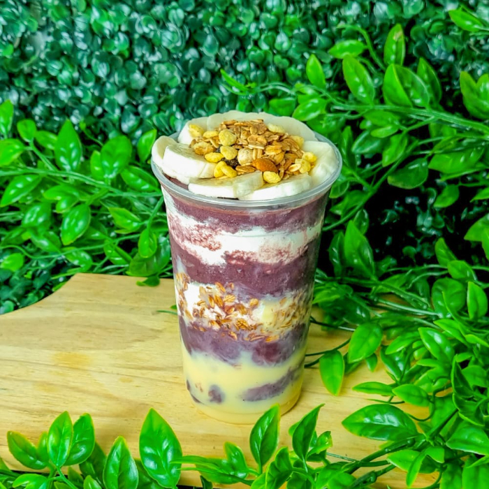 O CLASSICO : BANANA, LEITE EM PÓ, GRANOLA E LEITE CONDENSADO