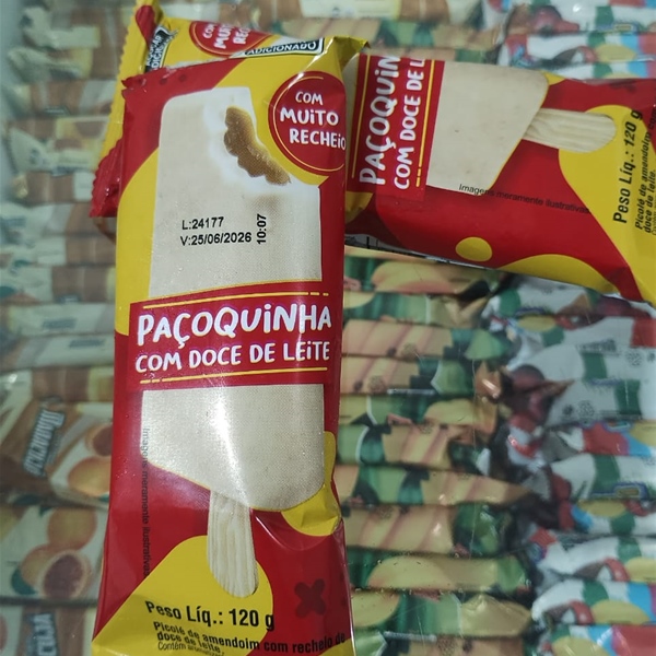 Paleta de paçoquinha com doce de leite
