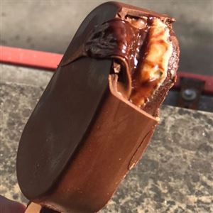 PALETA RECHEADA DE NINHO COM NUTELLA