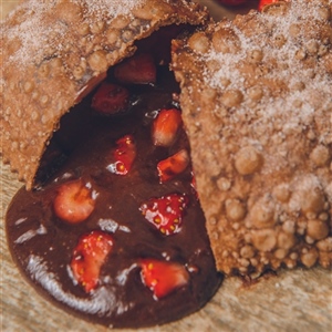 Pastel de Chocolate com Morango (Médio)