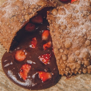 Pastel de Chocolate com Morango (Pequeno)