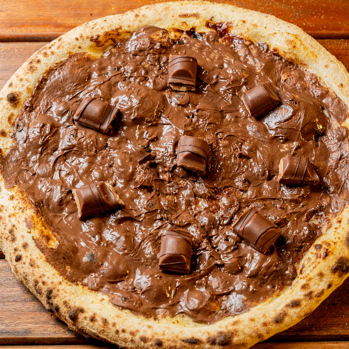 PIZZA NUTELLA COM KINDER BUENO