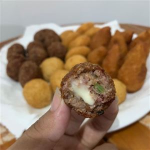 PORÇÃO DE SALGADINHOS - 50 UNIDADES