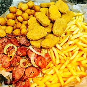 PORÇÃO MISTA C/ FRANGUITOS
