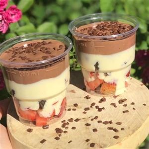 POTE BROWNIE COM MORANGO