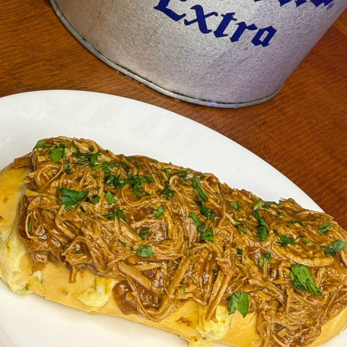 PÃO DE ALHO COM PULLED PORK