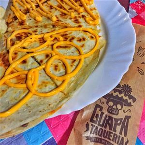 QUESADILLA 4 PEDAÇOS