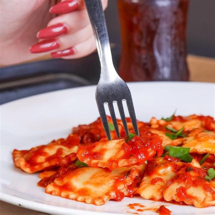 RAVIOLI DE CARNE SECA AO MOLHO POMODORO