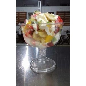 SALADA DE FRUTAS COM CREME GREGO 500 ml.