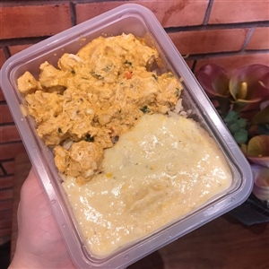 Strogonoff de Frango, Arroz Integral e Creme de Milho