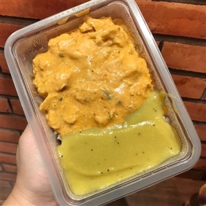 Strogonoff de Frango, Arroz Integral e Purê de Banana