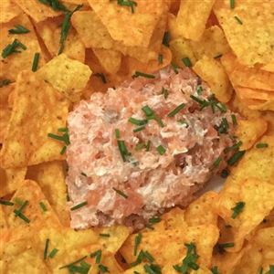 TARTAR DE SALMÃO COM DORITOS