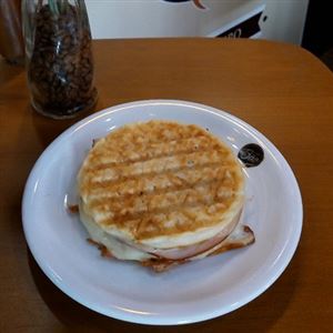 WAFFER DE PÃO DE QUEIJO